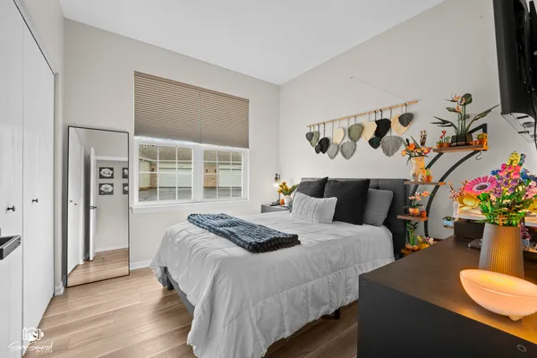 $295,000 | 15958 Buckner Pond Way, Crest Hill, IL 60403