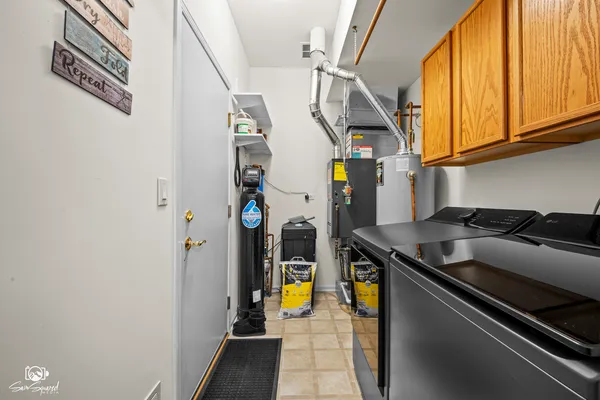 $295,000 | 15958 Buckner Pond Way, Crest Hill, IL 60403