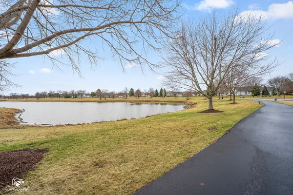 $295,000 | 15958 Buckner Pond Way, Crest Hill, IL 60403