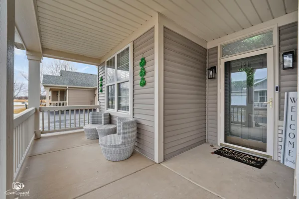 $295,000 | 15958 Buckner Pond Way, Crest Hill, IL 60403