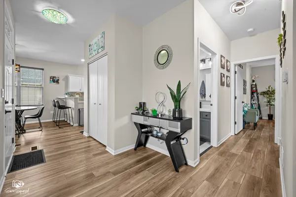 $295,000 | 15958 Buckner Pond Way, Crest Hill, IL 60403