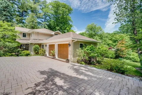$864,999 | 48 Rainbow Trail, Mountain Lakes, NJ 07046