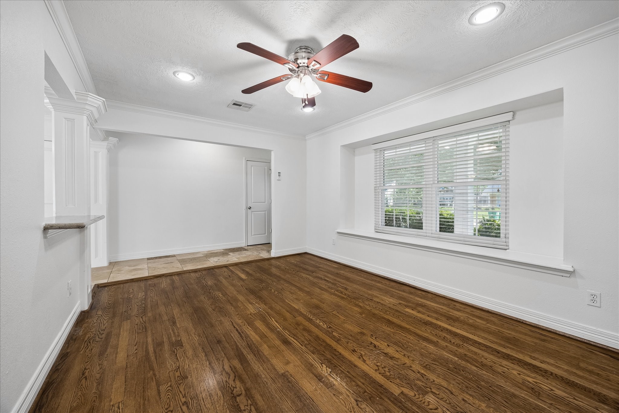 5019 Kinglet Street Houston, TX 77035 - Photo 4 of 24 Another view of dining room boasting upgraded windows & pass through to living room.