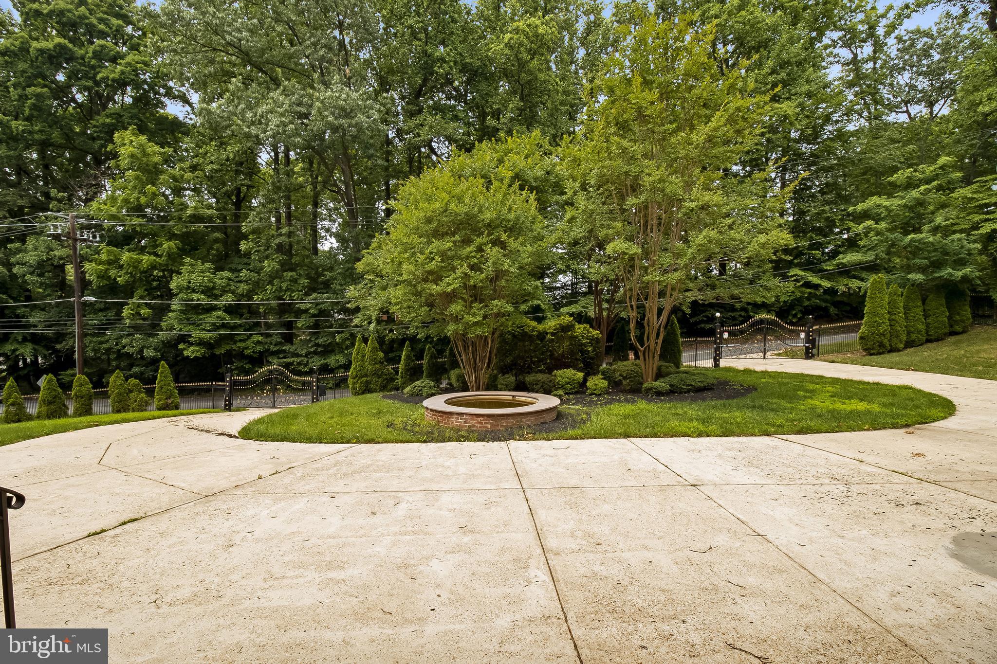 Circular driveway showing water fountain