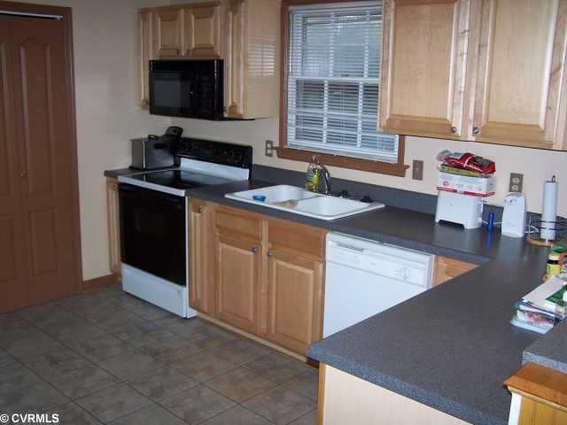 3900 Bronholly Road Chesterfield, VA 23832 - Photo 2 of 4 Kitchen