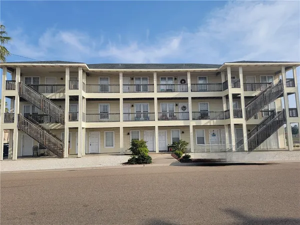 $2,100 | 15438 Seamount Cay Court, Unit 103, Corpus Christi, TX 78418