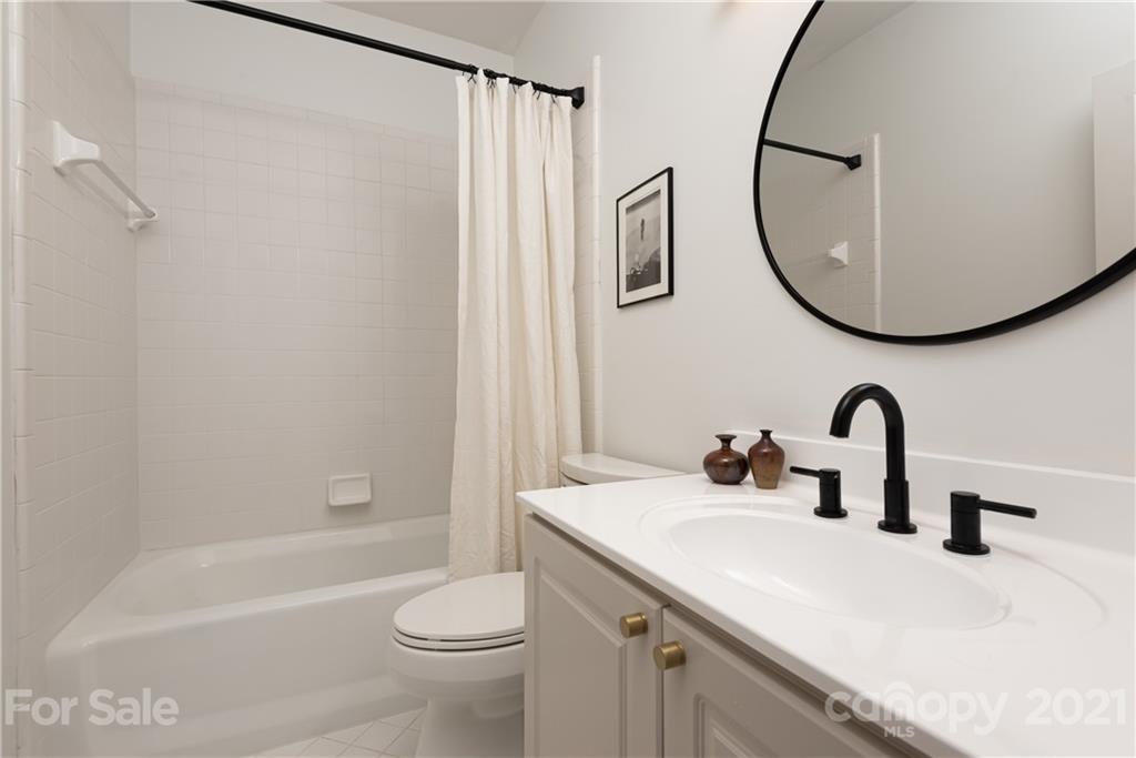 127 North Tryon Street, Unit 416 Charlotte, NC 28246 - Photo 20 of 24 a bathroom with a sink mirror toilet and bathtub