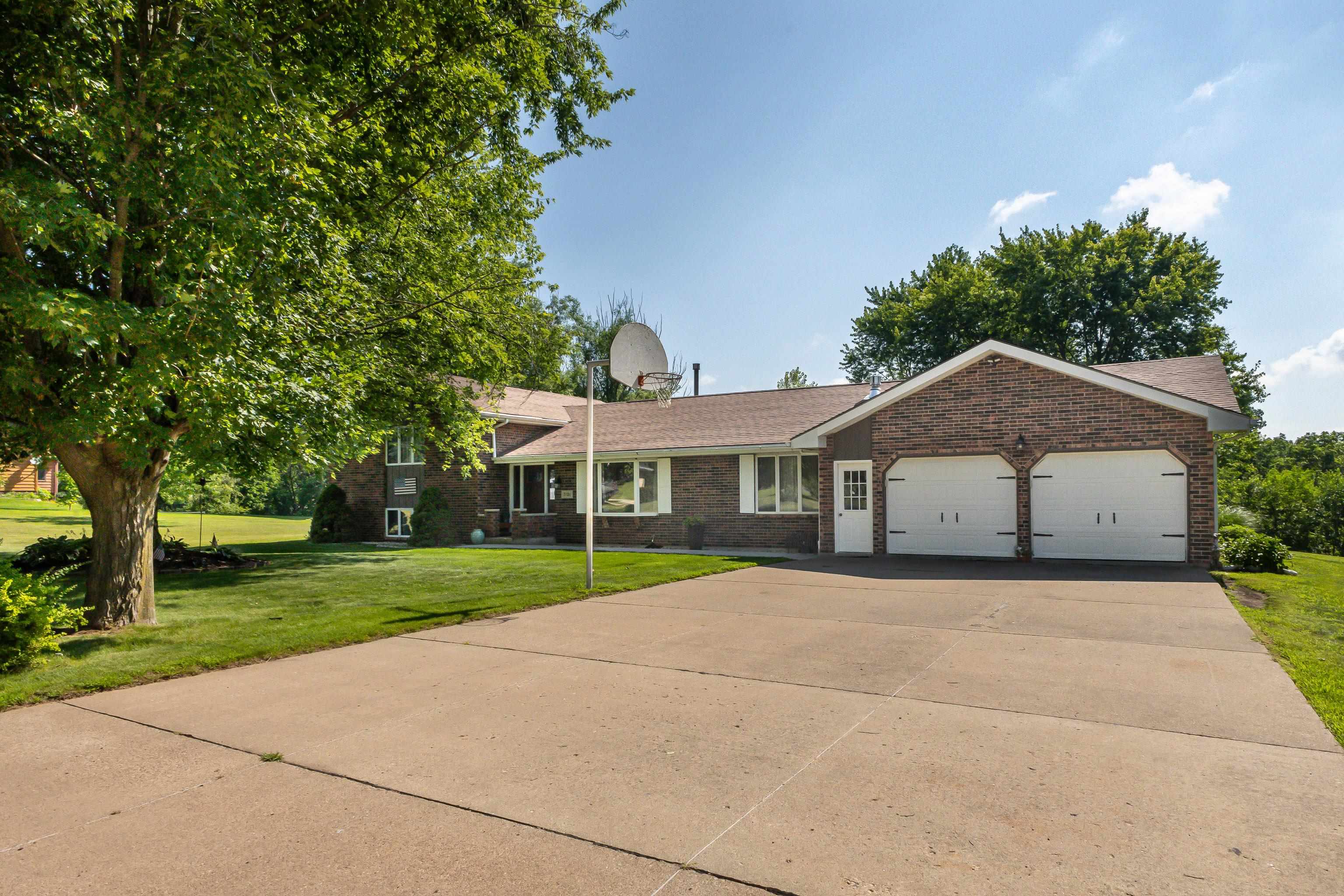 7121 Pine Road East Dubuque, IL 61025 - Photo 1 of 52 Gallery Image 1