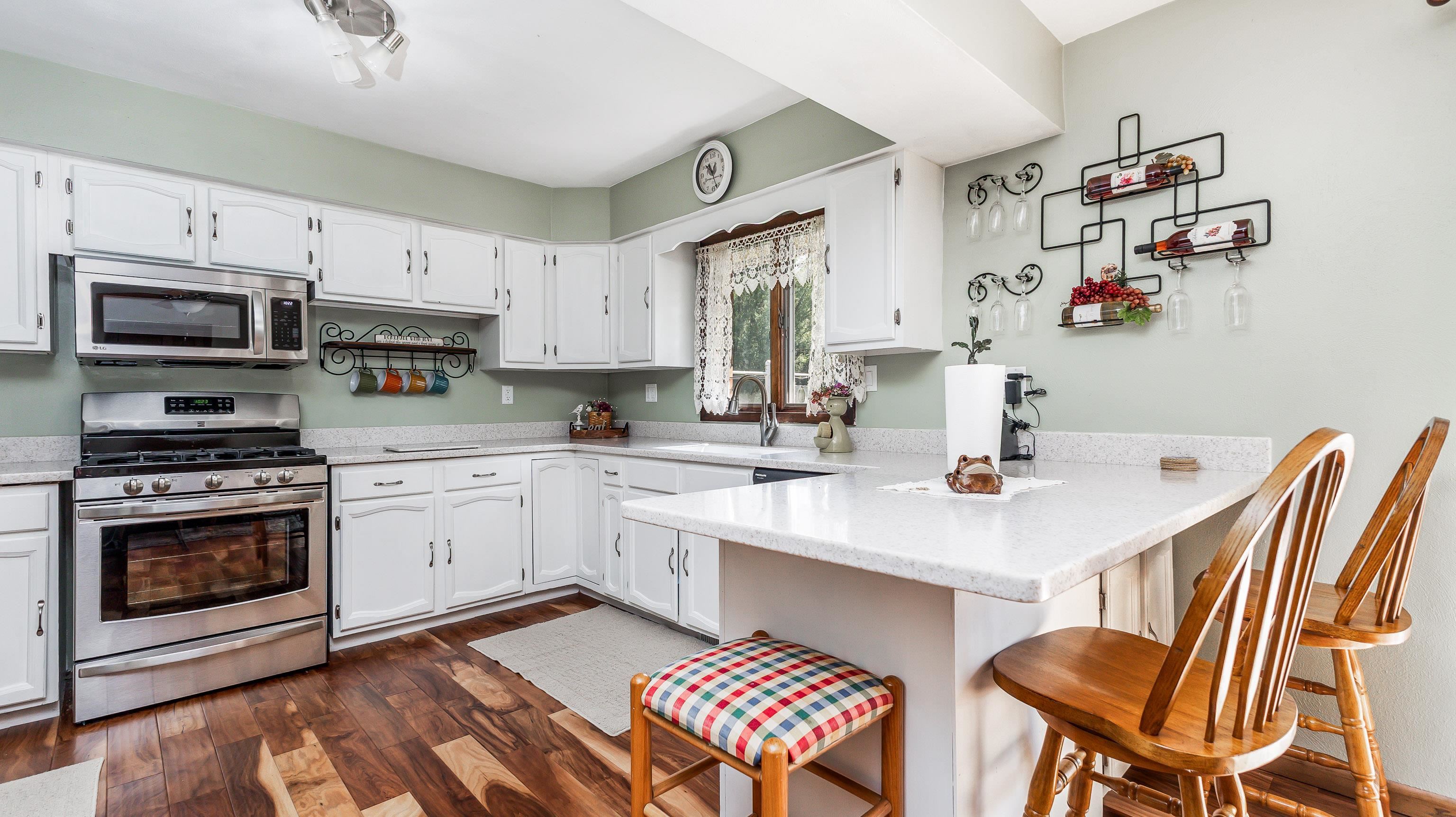 7121 Pine Road East Dubuque, IL 61025 - Photo 10 of 52 Gallery Image 10