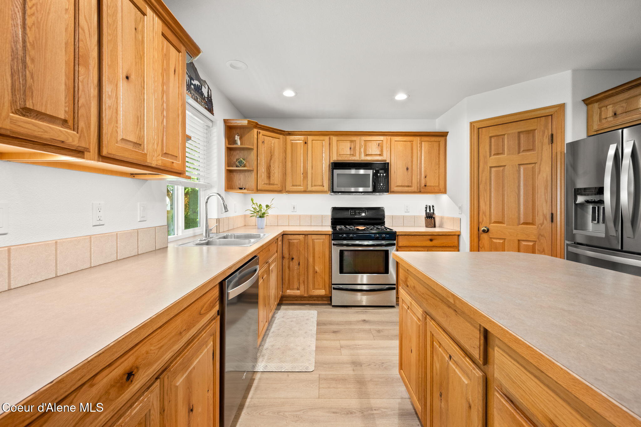 11393 North Rocking R Road Hayden, ID 83835 - Photo 13 of 35 Kitchen