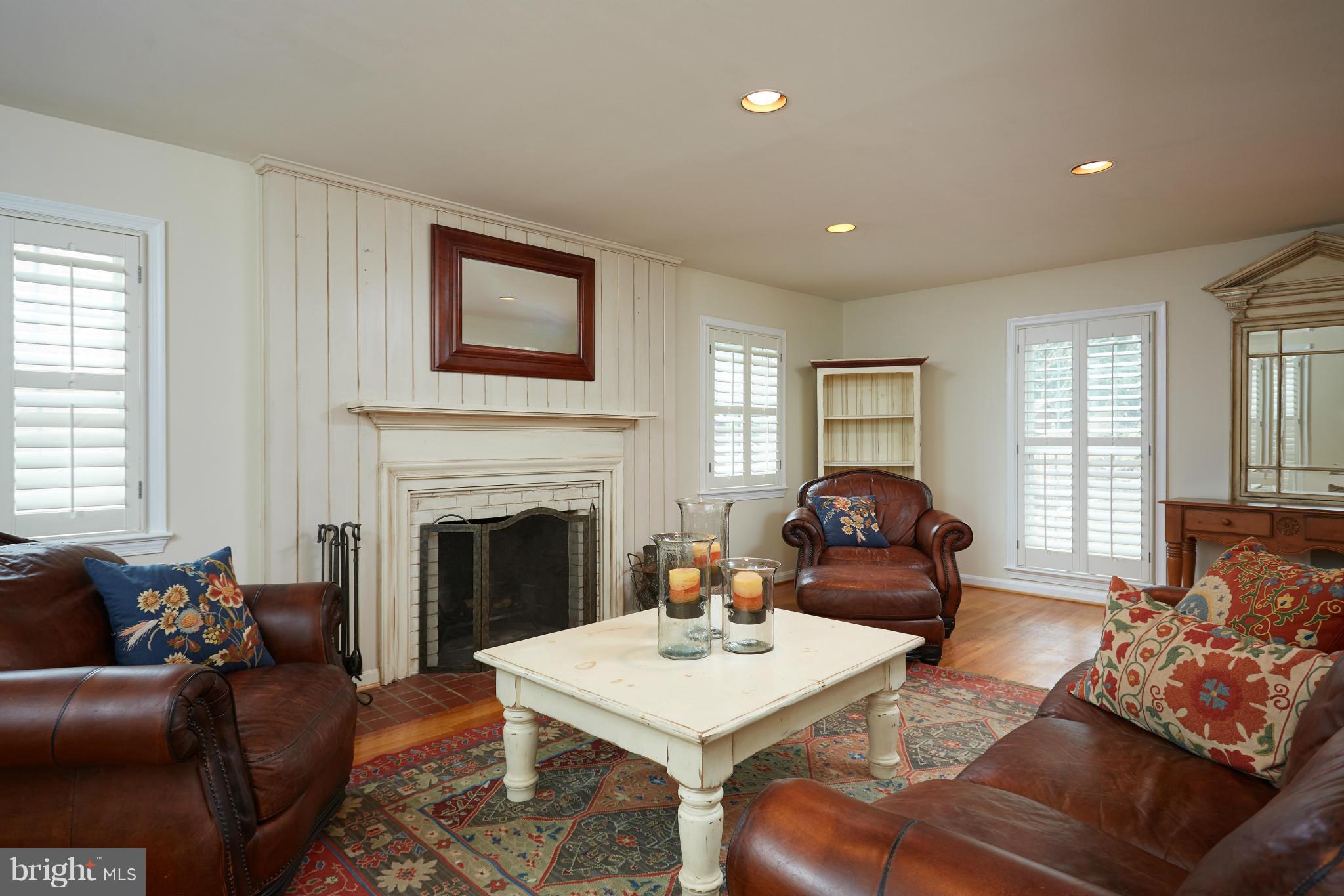 6908 Old Stage Road Rockville, MD 20852 - Photo 3 of 26 Living Room