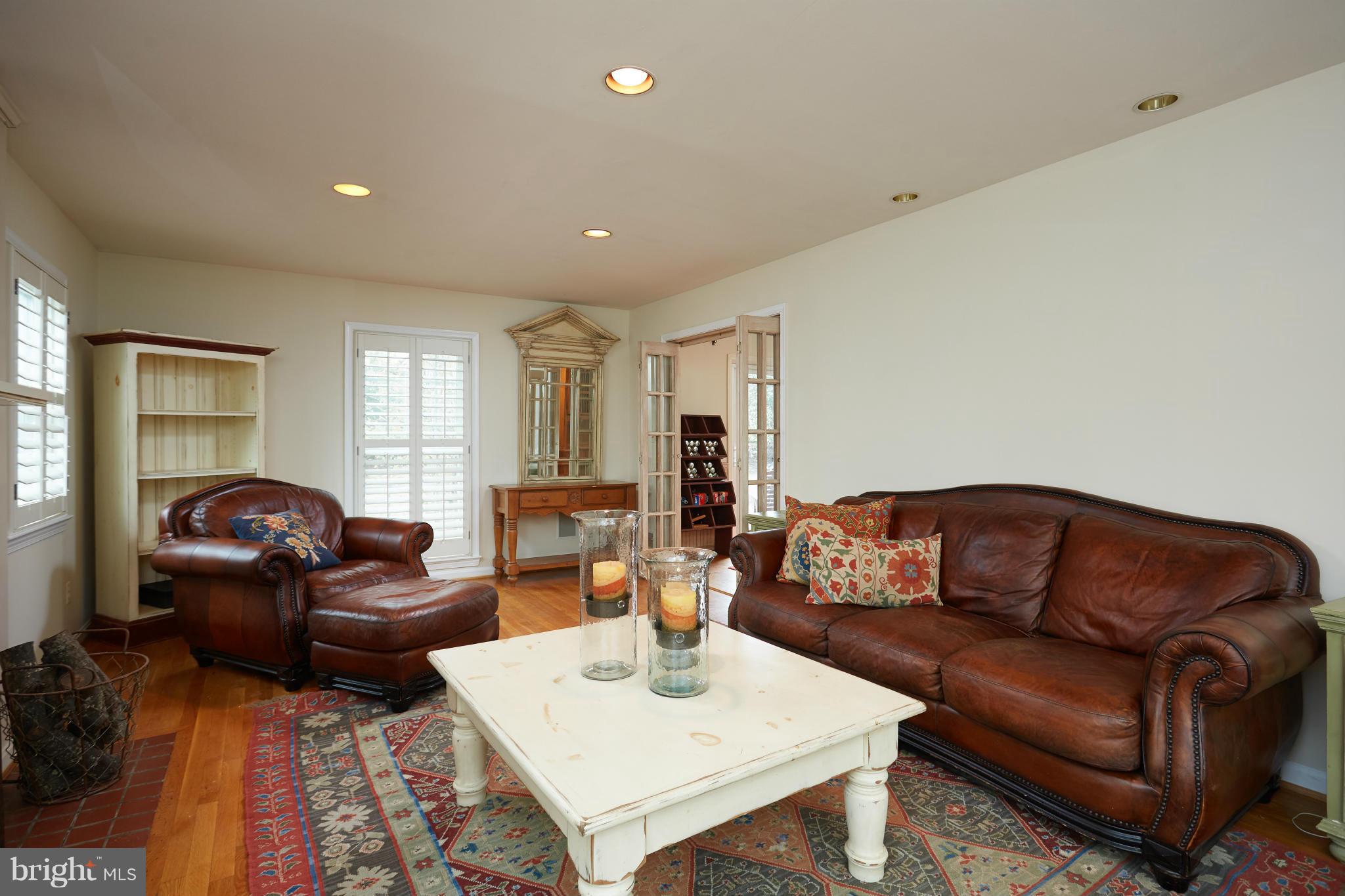 6908 Old Stage Road Rockville, MD 20852 - Photo 4 of 26 Living Room