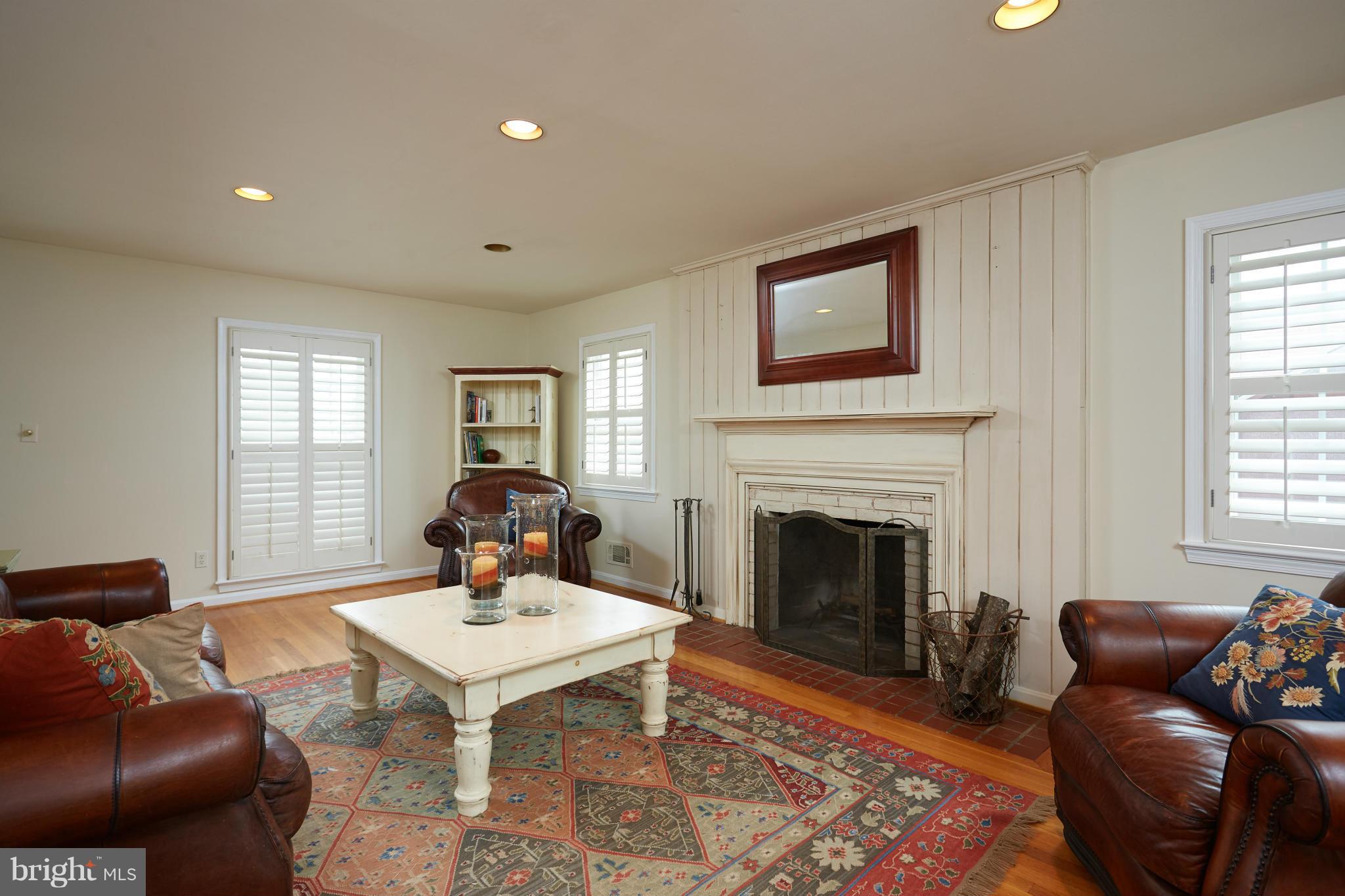 6908 Old Stage Road Rockville, MD 20852 - Photo 5 of 26 Living Room