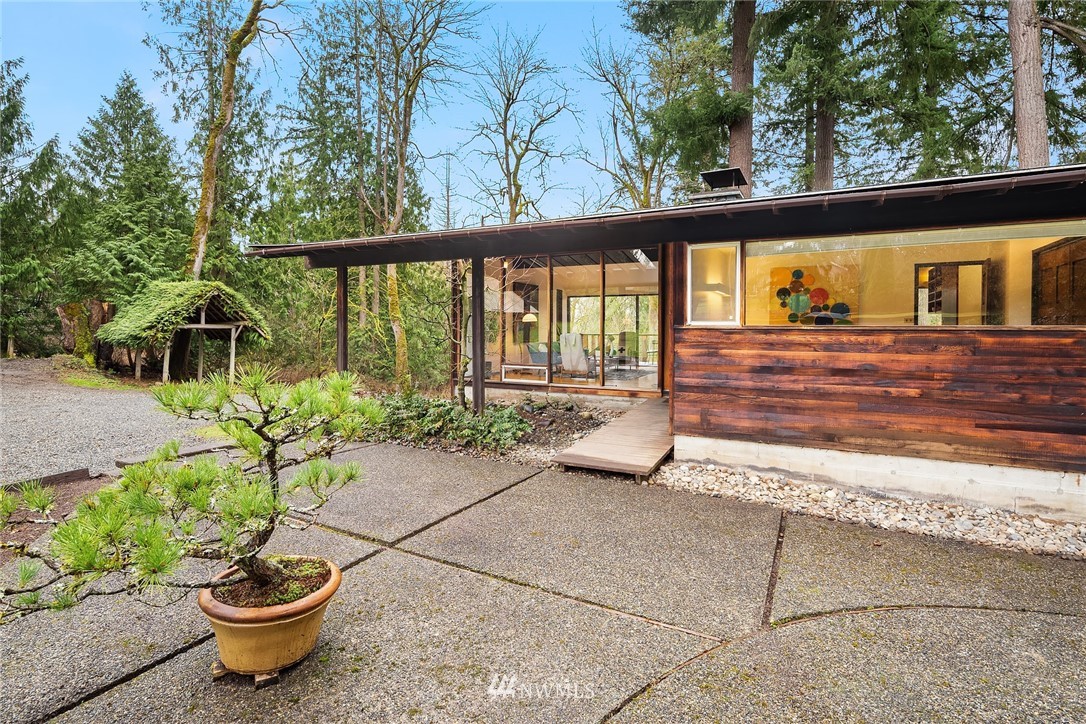 18018 East Spring Lake Drive Southeast Renton, WA 98058 - Photo 3 of 33 Gallery Image 3