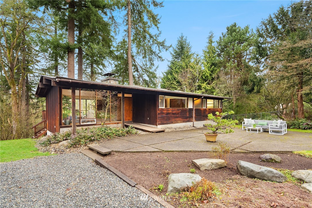 18018 East Spring Lake Drive Southeast Renton, WA 98058 - Photo 5 of 33 Gallery Image 5