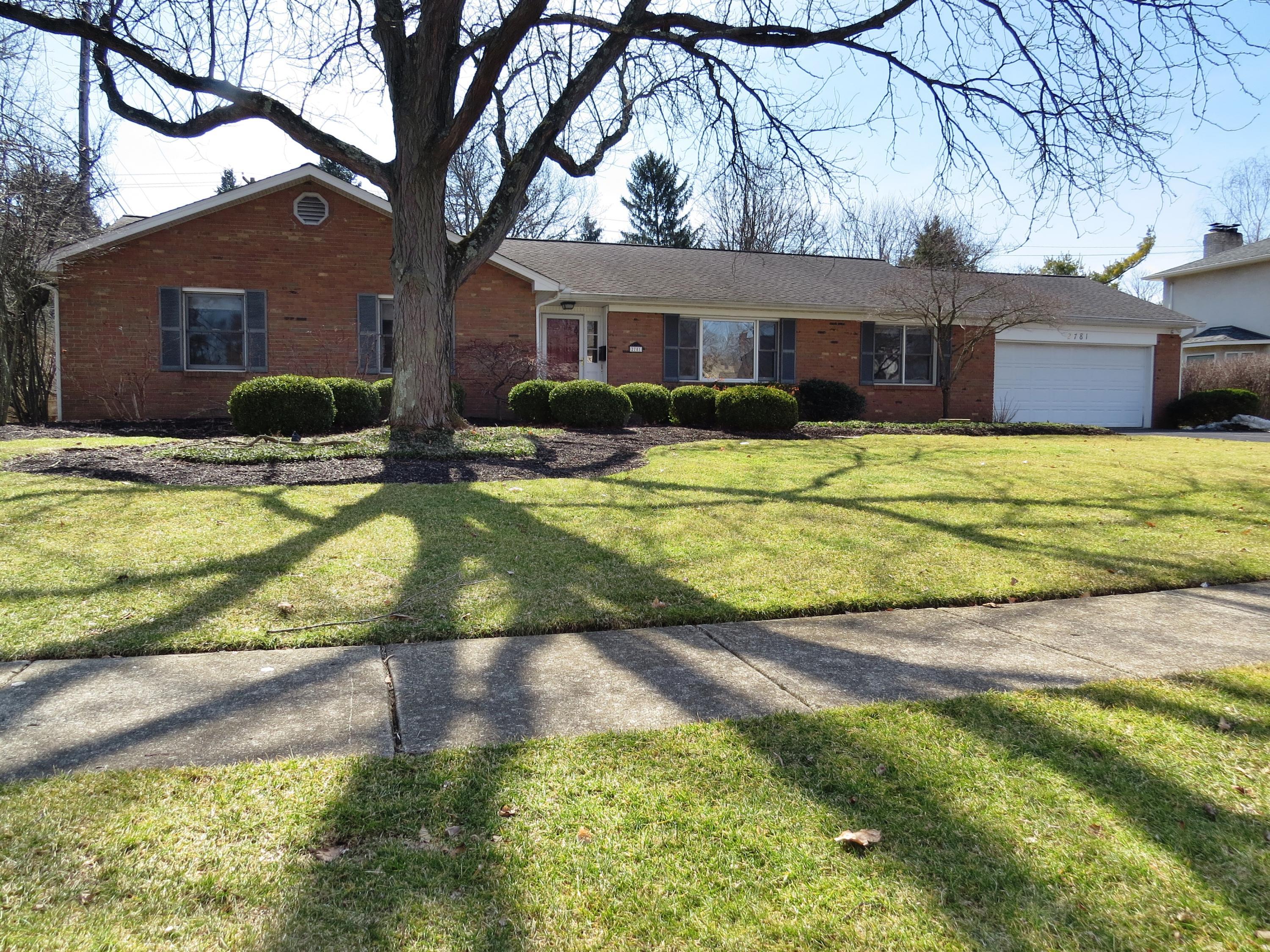 2781 Folkstone Road Upper Arlington, OH 43220 - Photo 3 of 27