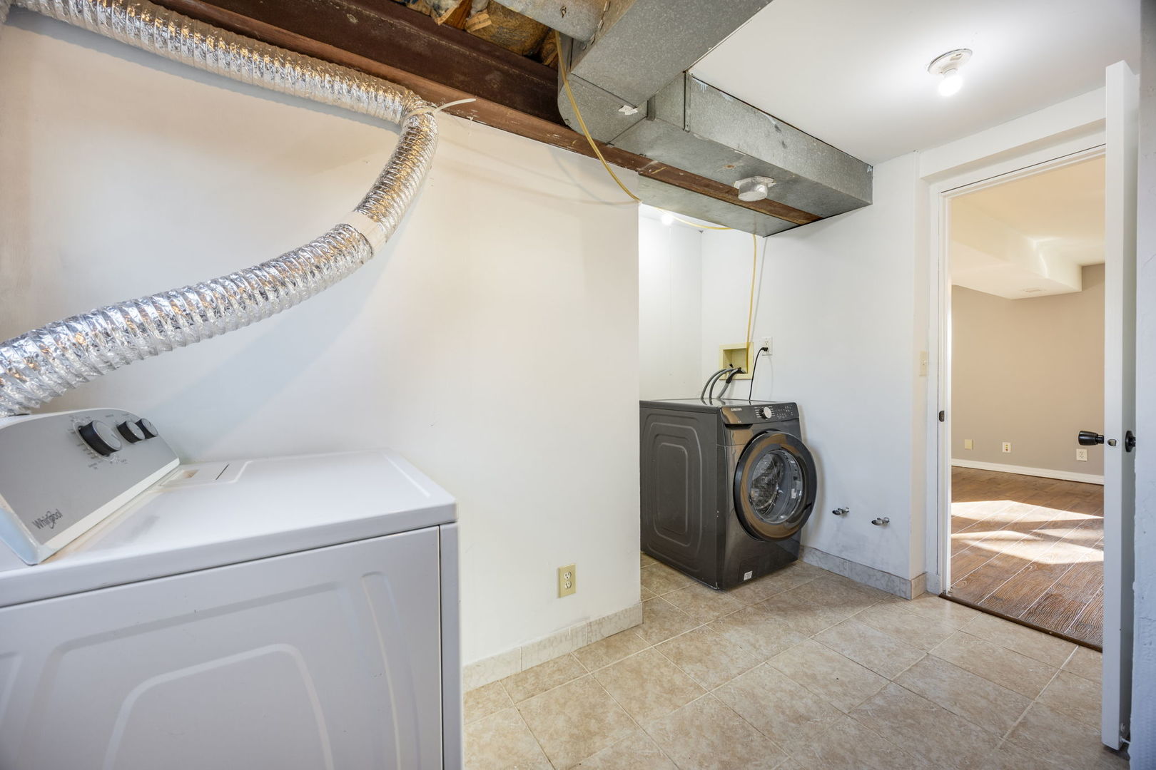 265 Cobb Circle Bolingbrook, IL 60440 - Photo 23 of 29 a utility room with dryer and washer