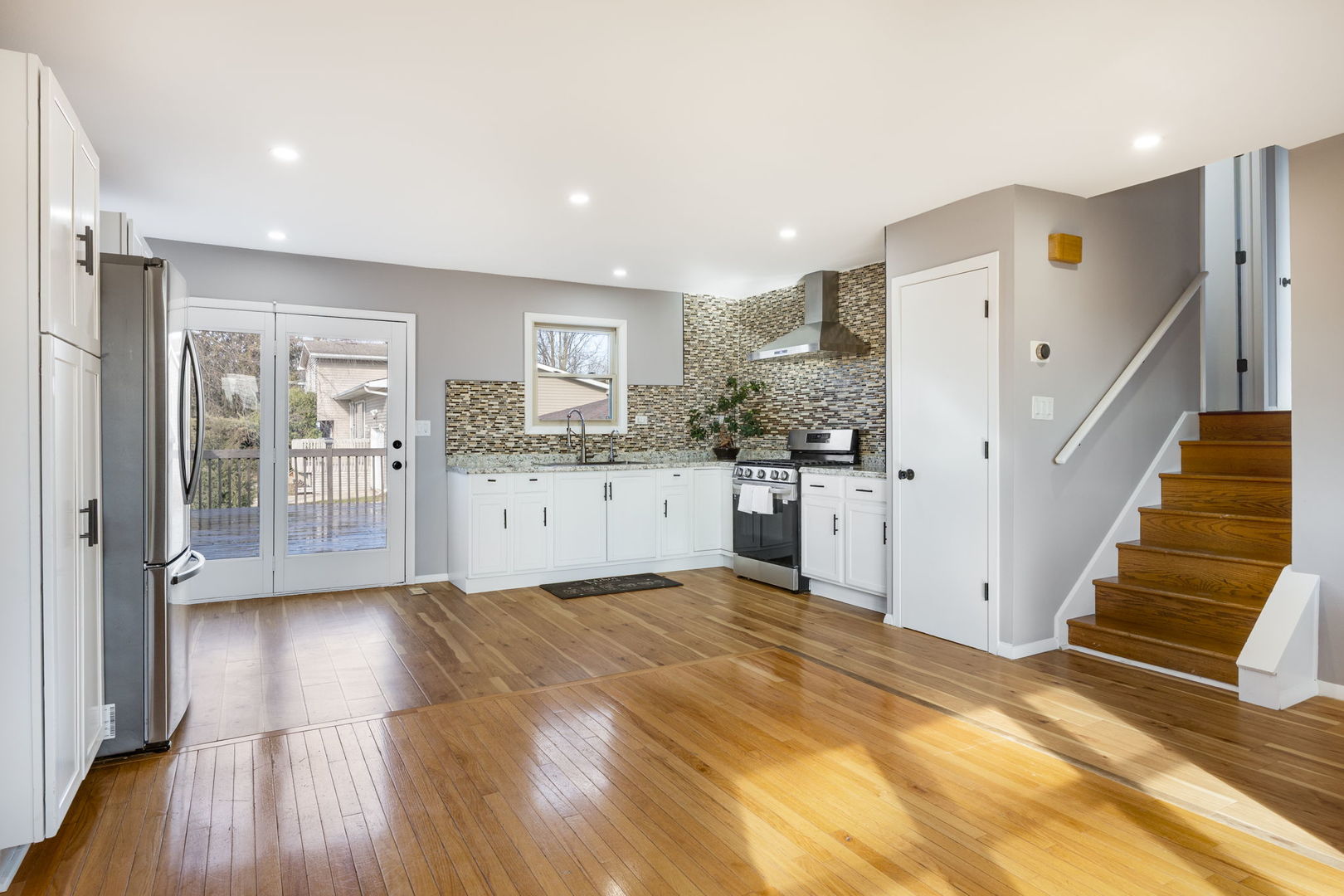 265 Cobb Circle Bolingbrook, IL 60440 - Photo 5 of 29 a view of a kitchen with wooden floor and electronic appliances