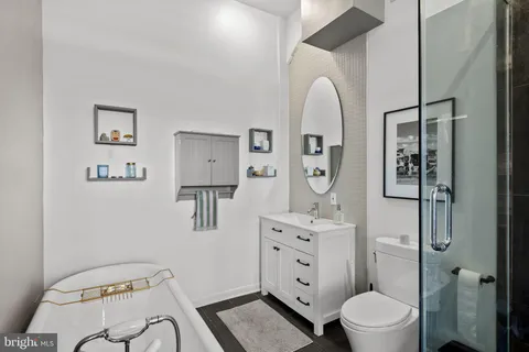 $550,000 | 2200-28 Arch Street, Unit 804, Philadelphia, PA 19103