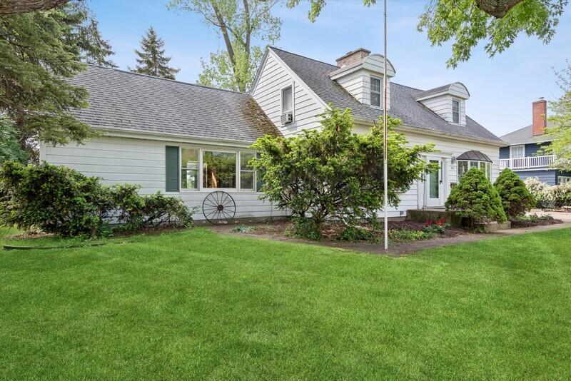 415 Ridgeway Street St. Joseph, MI 49085 - Photo 26 of 36 37-Front of Home