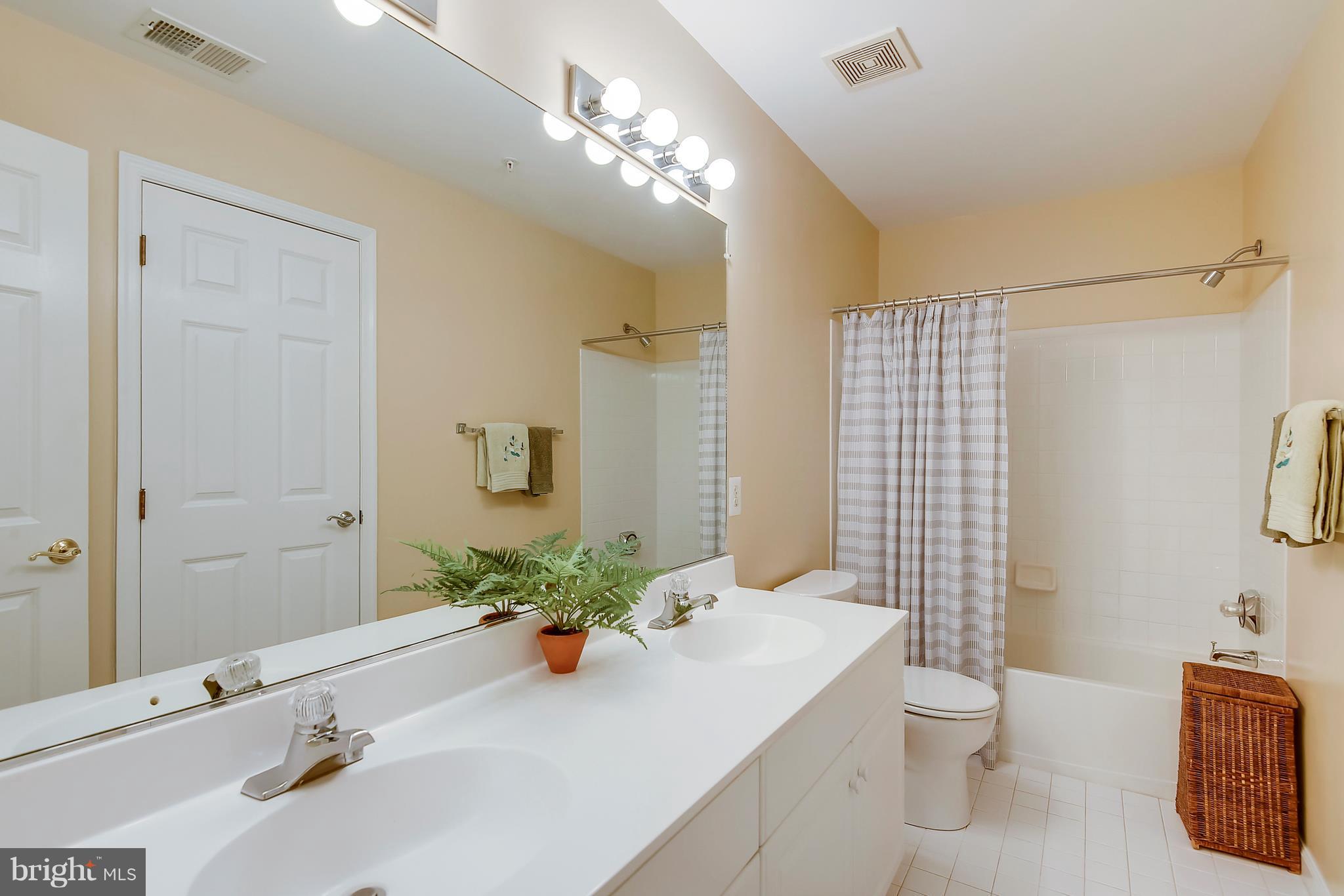 8524 Bells Ridge Terrace Potomac, MD 20854 - Photo 23 of 30 Bath