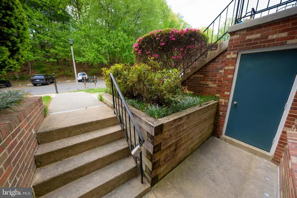 $374,000 | 5919 1st Landing Way, Burke, VA 22015