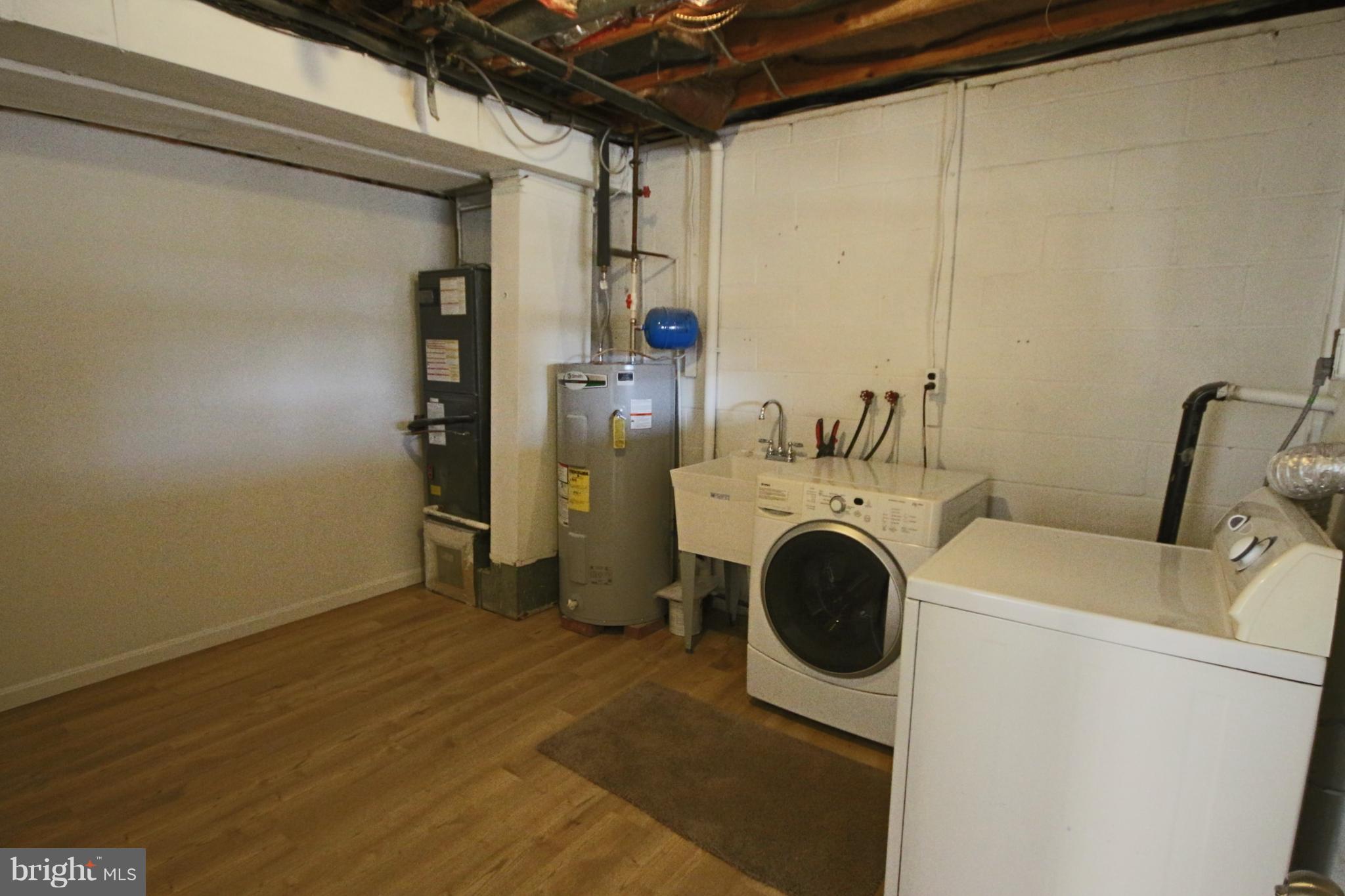 215 Kenwood Road Pasadena, MD 21122 - Photo 13 of 22 Utility/Laundry room