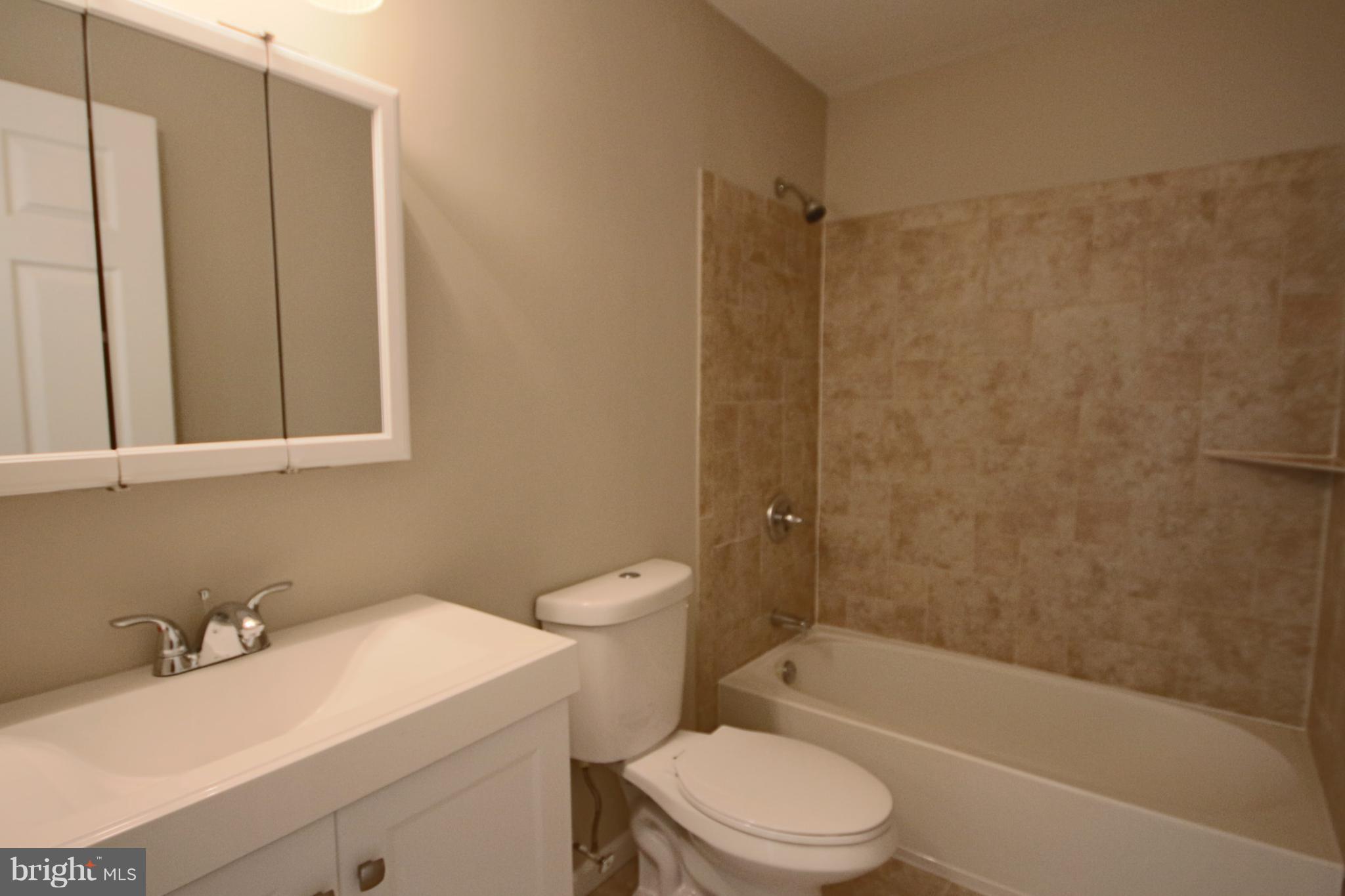 215 Kenwood Road Pasadena, MD 21122 - Photo 7 of 22 Main Level Bath
