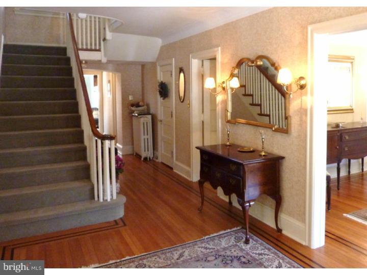 429 Vernon Road Jenkintown, PA 19046 - Photo 3 of 25 Hallway