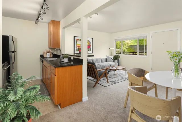 $325,000 | 3636 Evanston Avenue North, Unit 12, Seattle, WA 98103
