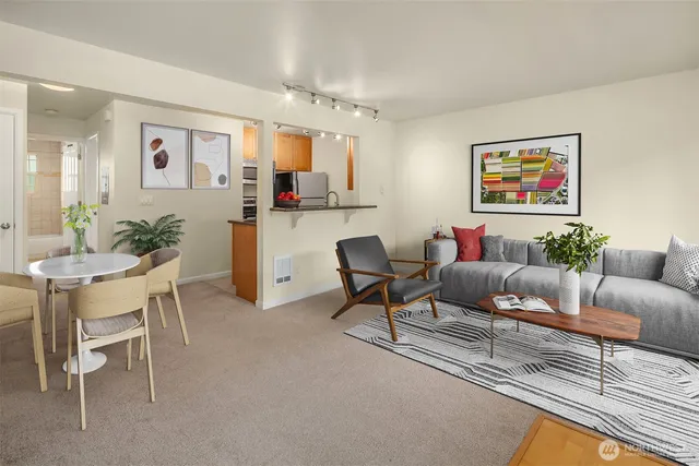 $325,000 | 3636 Evanston Avenue North, Unit 12, Seattle, WA 98103
