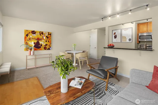 $325,000 | 3636 Evanston Avenue North, Unit 12, Seattle, WA 98103