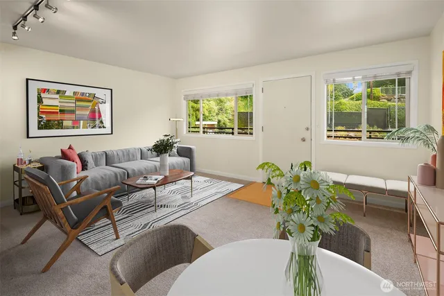 $325,000 | 3636 Evanston Avenue North, Unit 12, Seattle, WA 98103