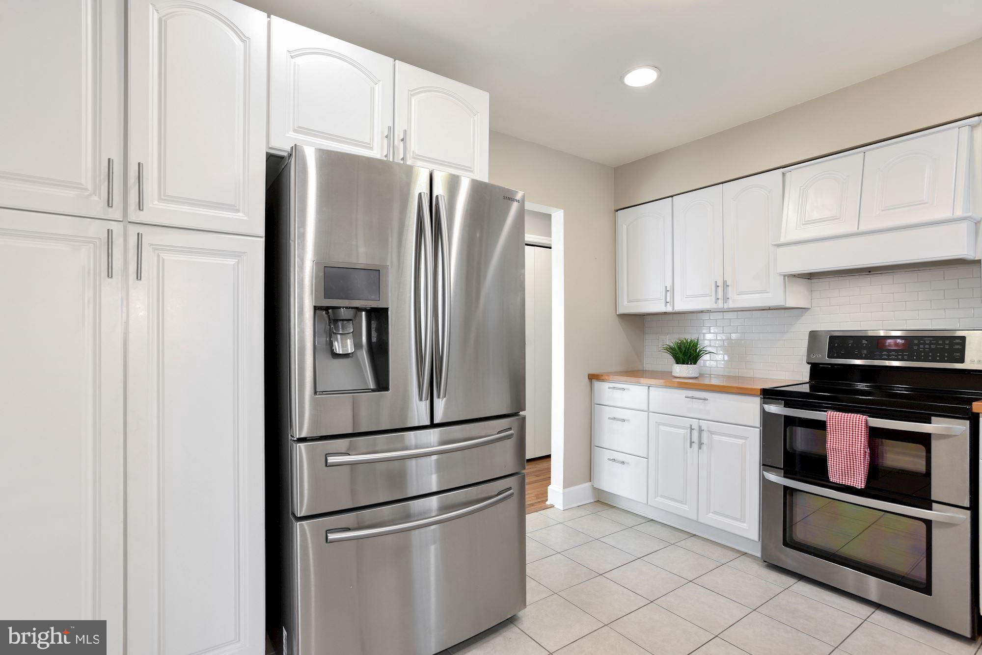 10712 Oldfield Drive Reston, VA 20191 - Photo 18 of 38 Kitchen
