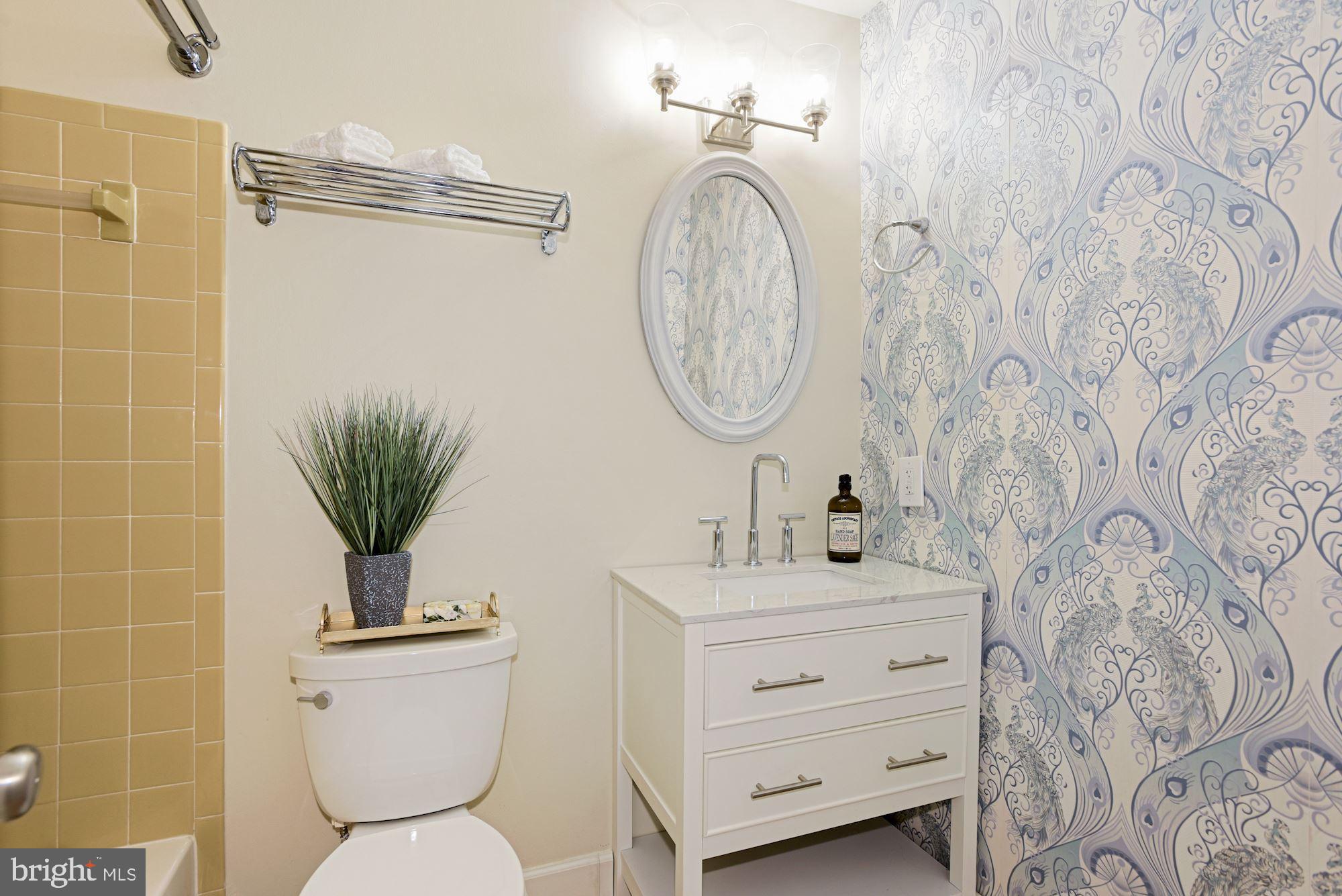 10712 Oldfield Drive Reston, VA 20191 - Photo 28 of 38 Full Bathroom