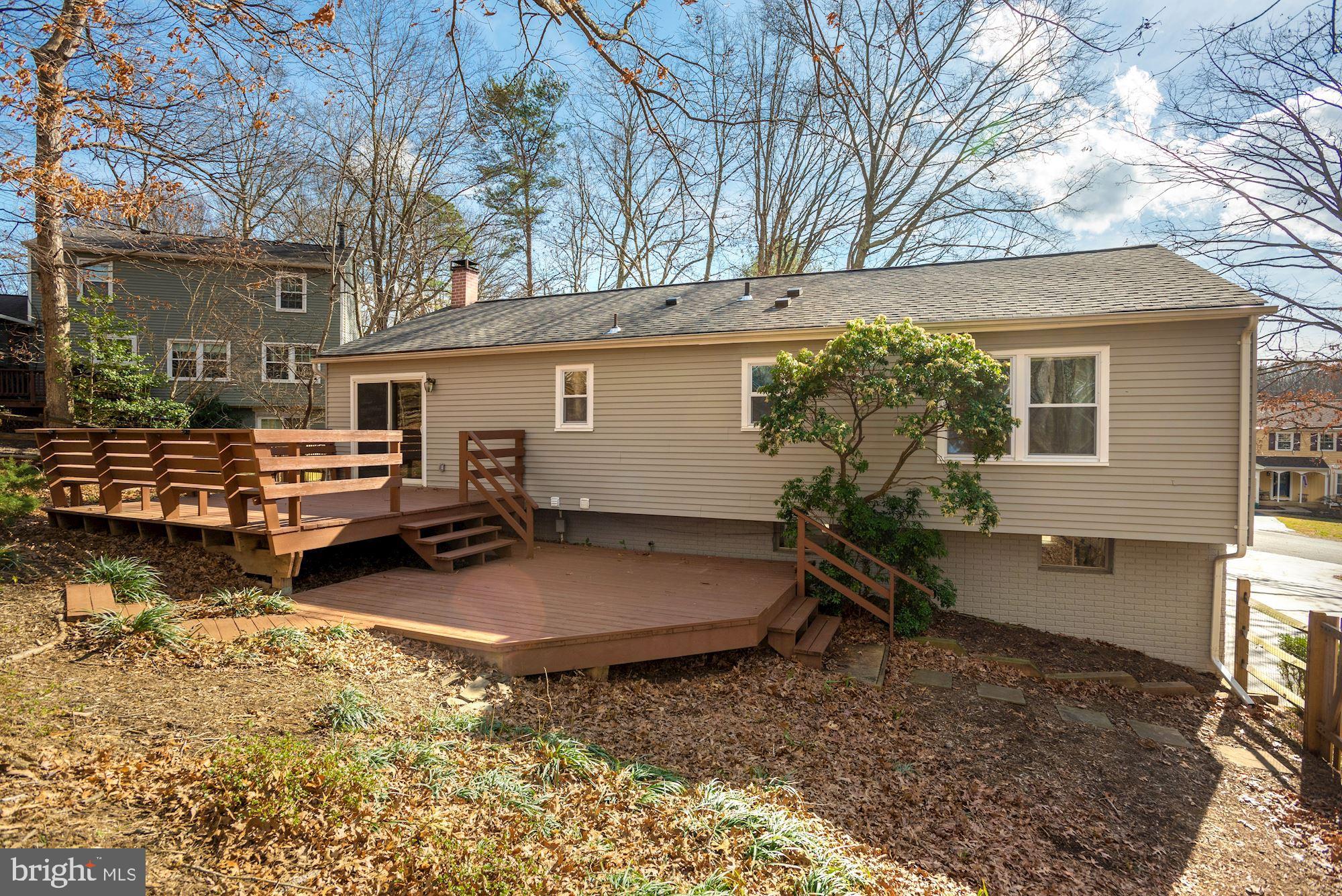 10712 Oldfield Drive Reston, VA 20191 - Photo 37 of 38 Deck/Backyard