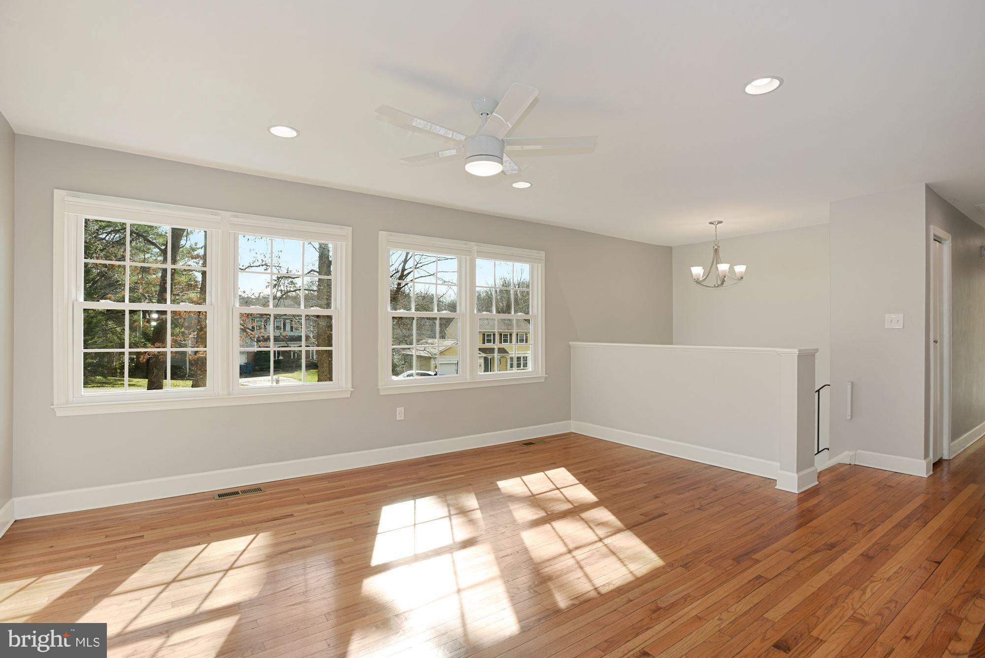 10712 Oldfield Drive Reston, VA 20191 - Photo 10 of 38 Living Room