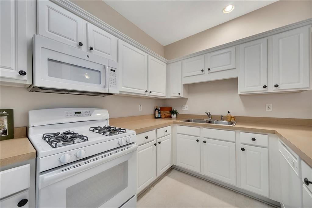 1430 Settlers Walk Way, Unit 13 Marietta, GA 30060 - Photo 13 of 27