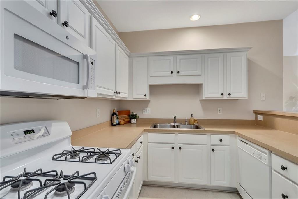 1430 Settlers Walk Way, Unit 13 Marietta, GA 30060 - Photo 14 of 27