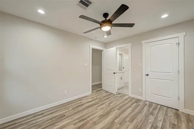 en empty room with window and ceiling fan