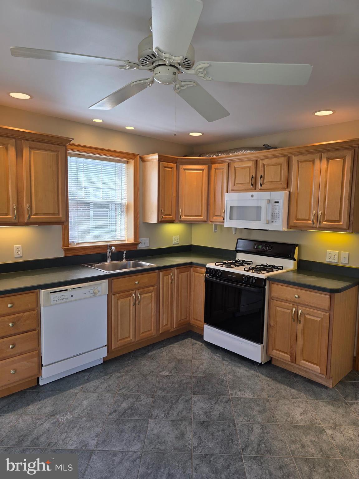 605 South Eagle Road Havertown, PA 19083 - Photo 2 of 25