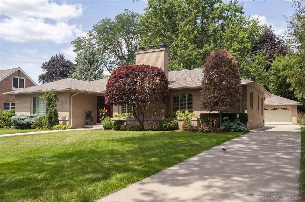 550 Roslyn Road Grosse Pointe, MI 48236 - Photo 2 of 48 31388633-1.JPG