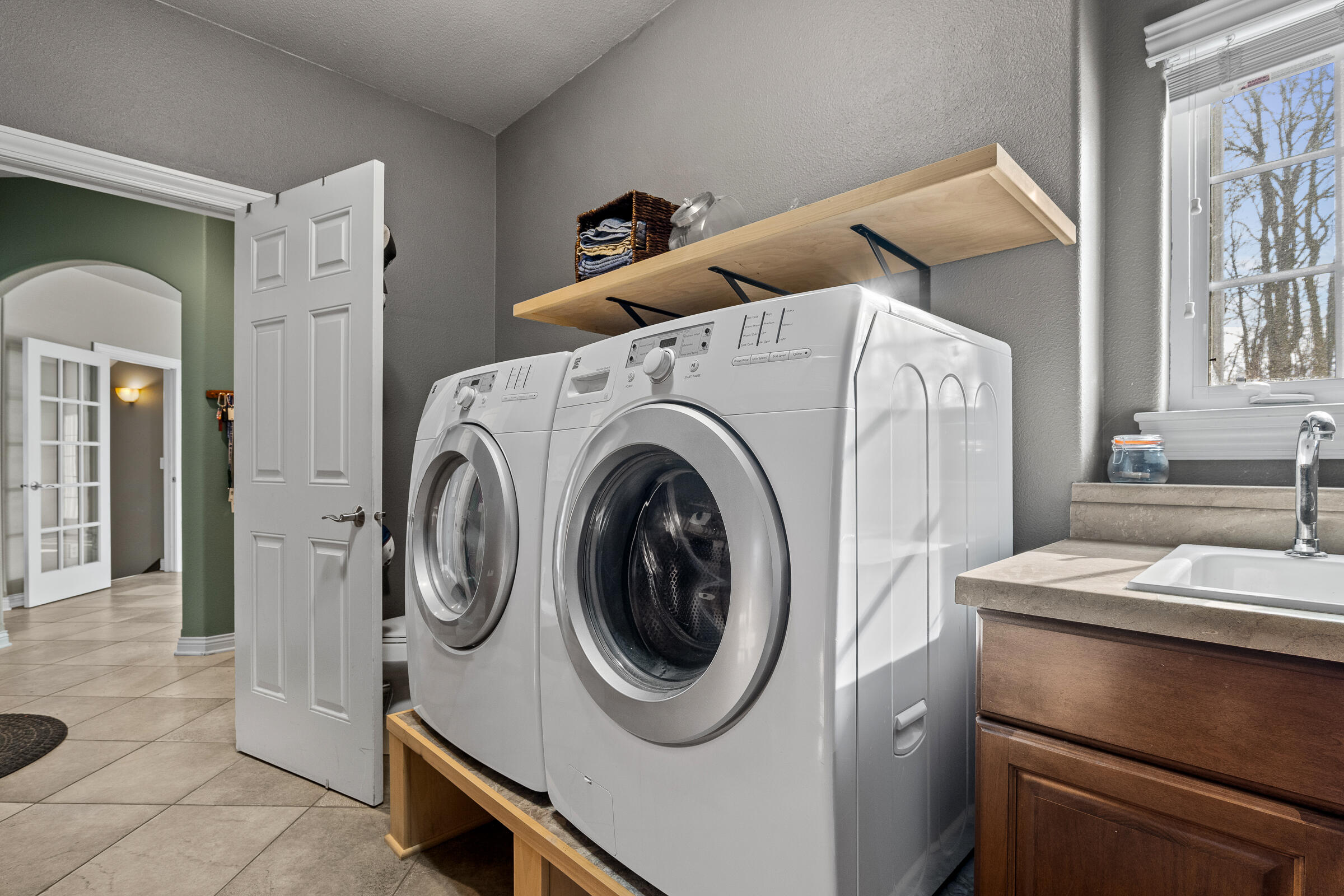 517 Oriole Lane Howards Grove, WI 53083 - Photo 19 of 68 Laundry Space