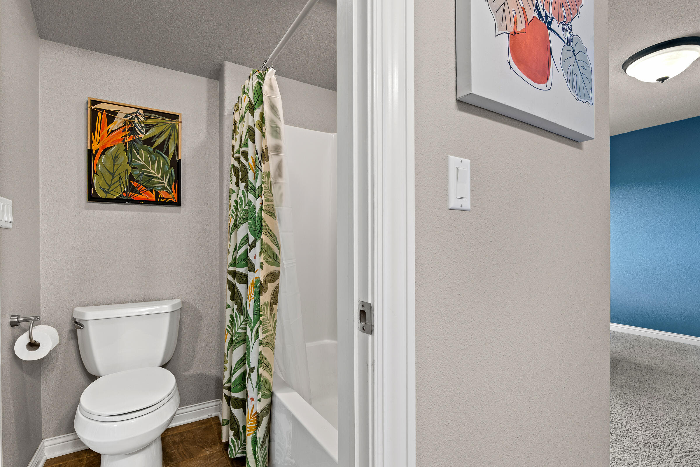 517 Oriole Lane Howards Grove, WI 53083 - Photo 33 of 68 Jack & Jill Bathroom