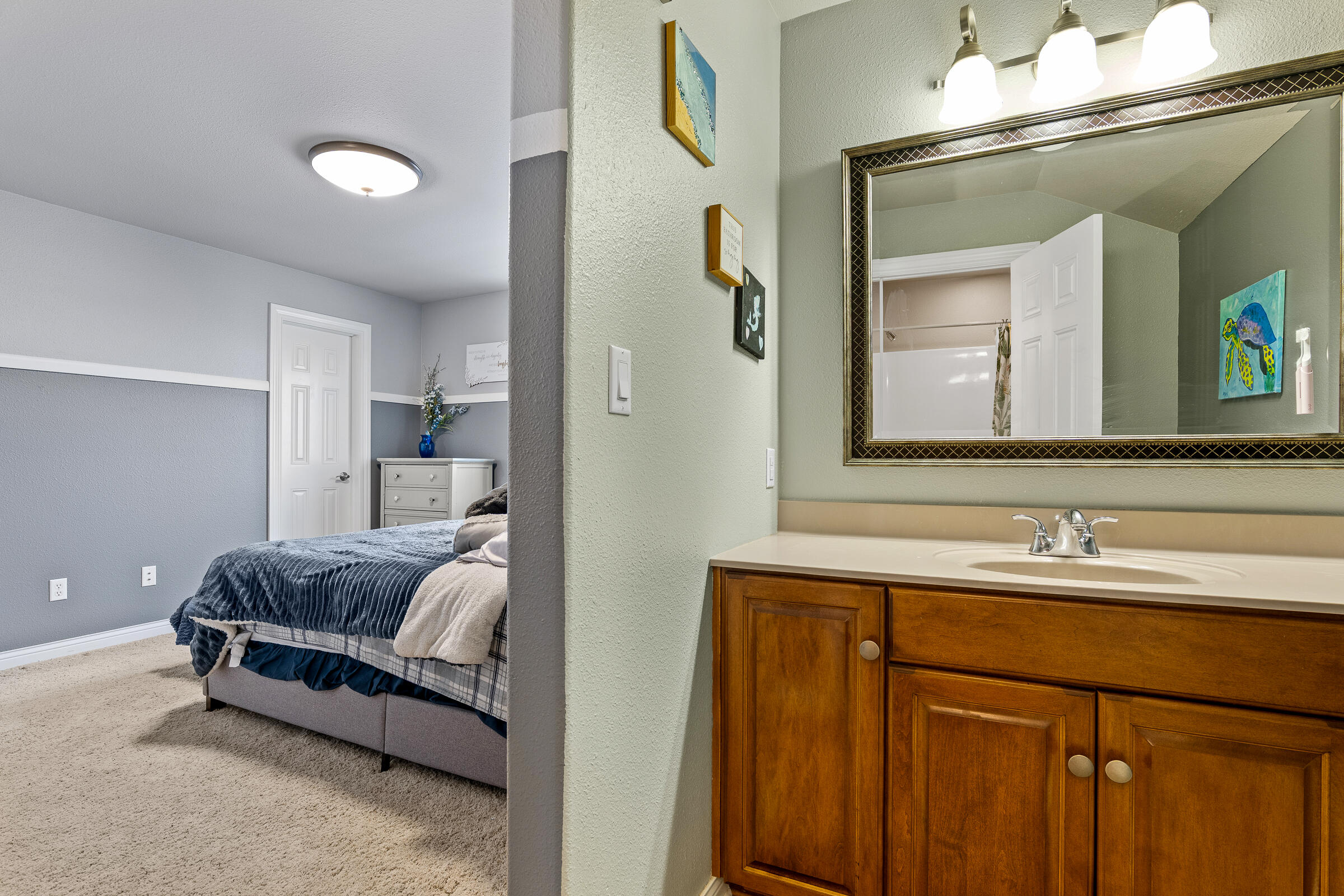 517 Oriole Lane Howards Grove, WI 53083 - Photo 34 of 68 Bedroom 4 Jack & Jill Bath