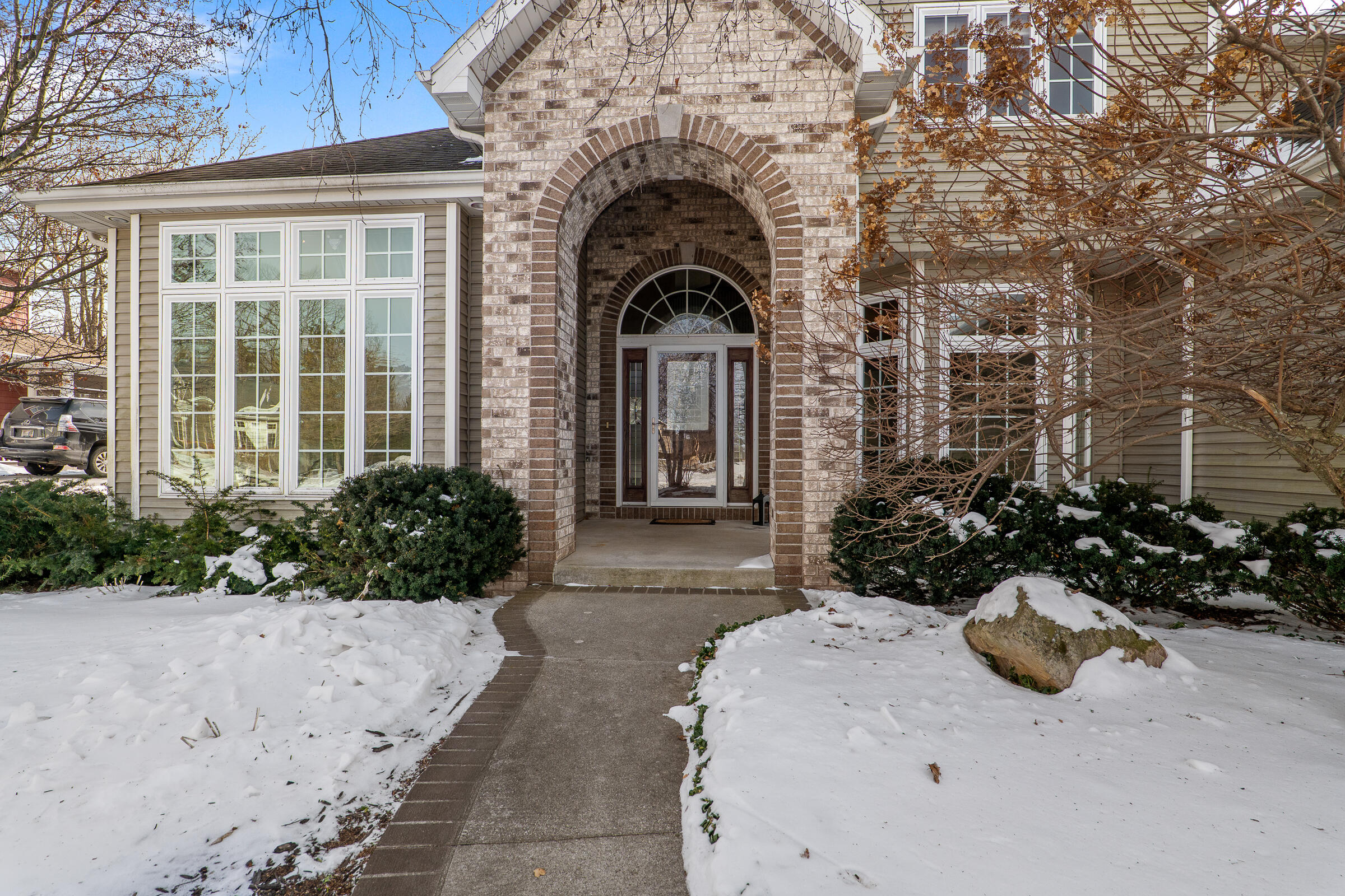 517 Oriole Lane Howards Grove, WI 53083 - Photo 51 of 68 Grand Brick Entry