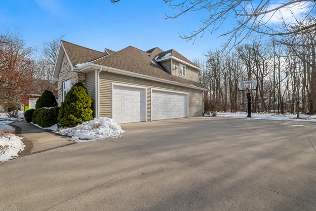 $720,000 | 517 Oriole Lane, Howards Grove, WI 53083