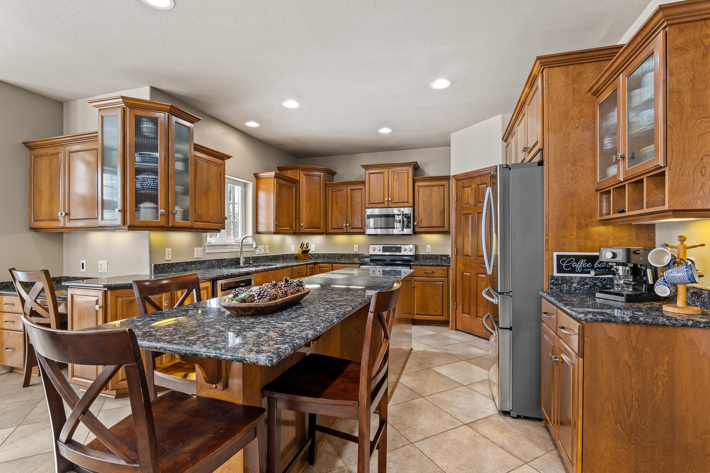 517 Oriole Lane Howards Grove, WI 53083 - Photo 4 of 68 Island Seating