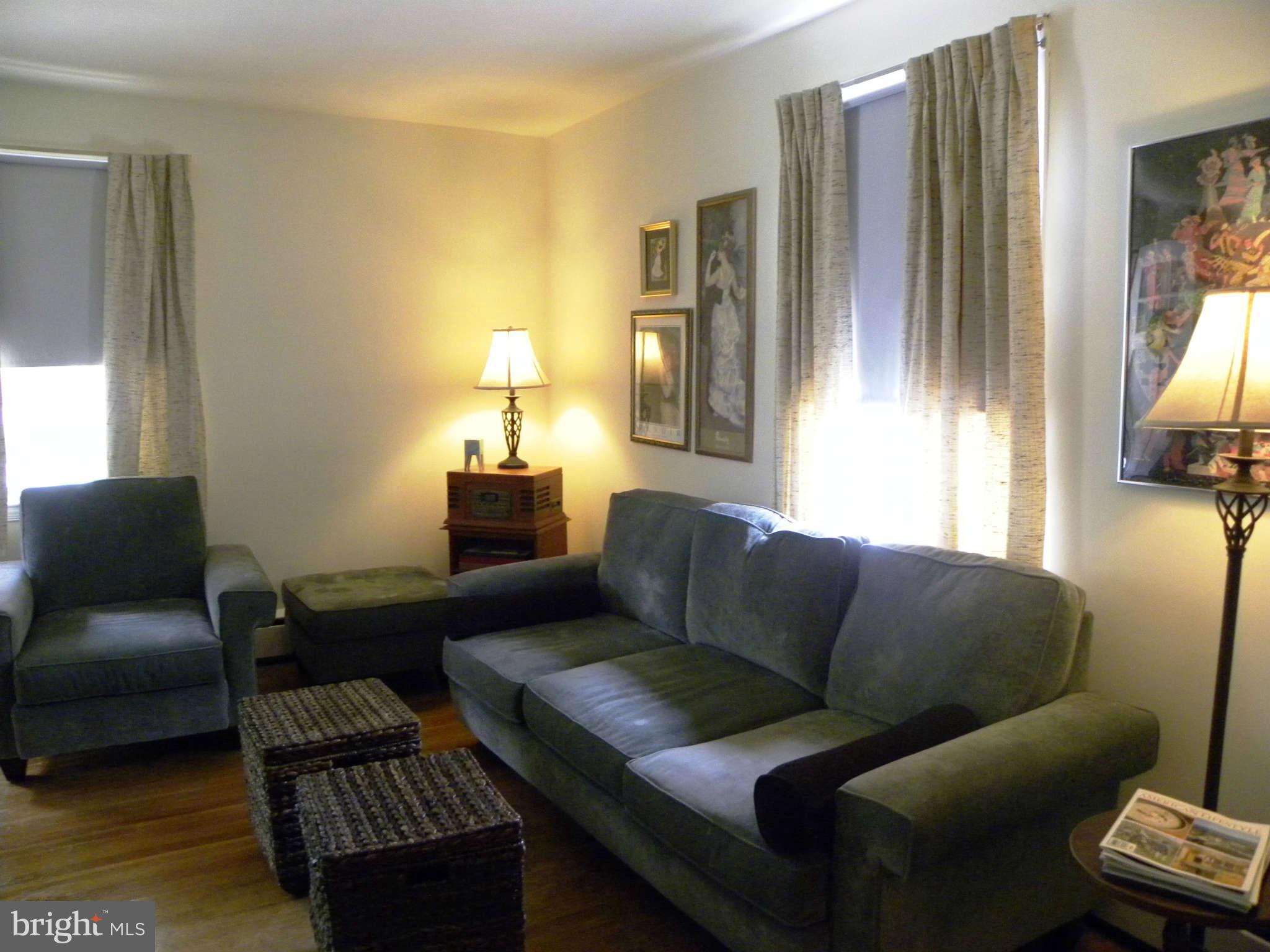 6000 Glennor Road Baltimore, MD 21239 - Photo 8 of 23 Living Room