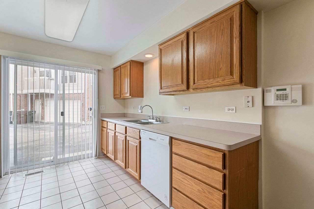 9207 East Prairie Road Evanston, IL 60203 - Photo 4 of 19 Gallery Image 4